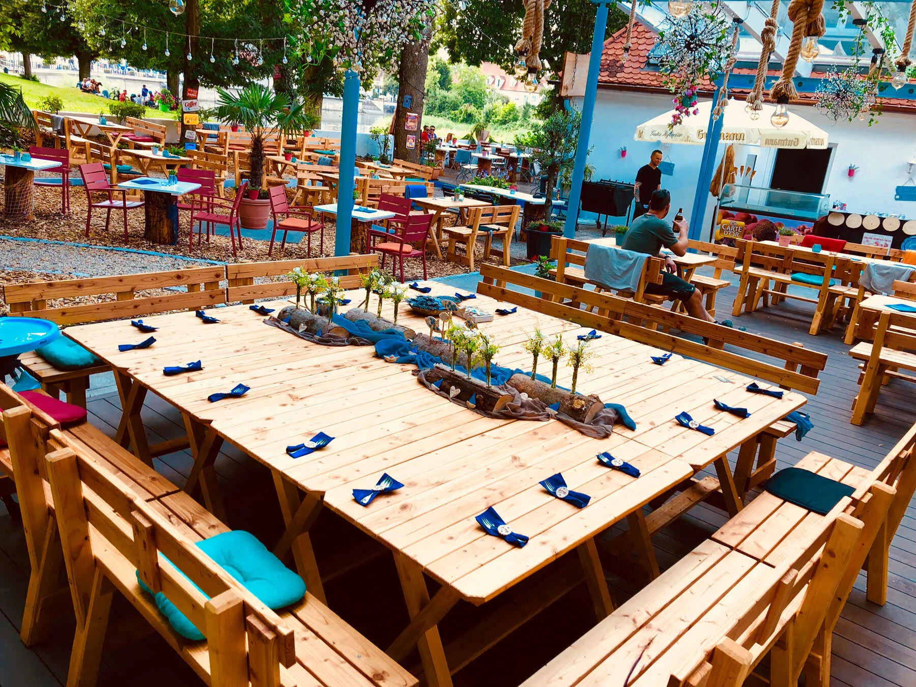 Galeriebild vom Bootshaus: GroßerTisch